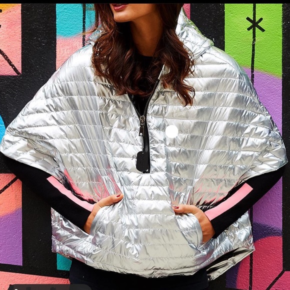 *Rare Find | cropped hi-low poncho silver color - Picture 3 of 16